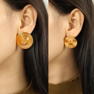 Pendientes de tuerca de aleación de zinc con líneas circulares y diseño geométrico, joyería de moda unisex - Product Image 4