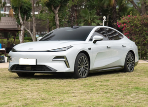 Voitures Neuves Geely Galaxy Xingyao 8 PHEV 2025 130km EM-P Traction Avant 1.5 Turbo 163CV Hybride Rechargeable Berline 5 Places Conduite à Gauche Starshine - Product Image 4