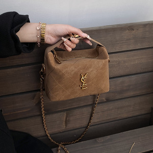 <span class=keywords><strong>Sac</strong></span> seau bandoulière pour <span class=keywords><strong>femme</strong></span> en nylon mat avec fermeture éclair en PU à motif diamant, design élégant et polyvalent - Product Image 4