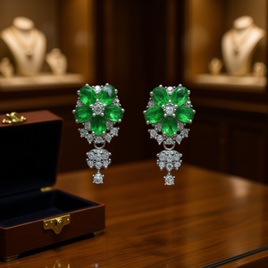 Pendientes elegantes con forma de flor de cristal verde para mujer, joyería romántica para fiesta, pendientes de aleación con diamantes de imitación y diseño colgante - Product Image 2