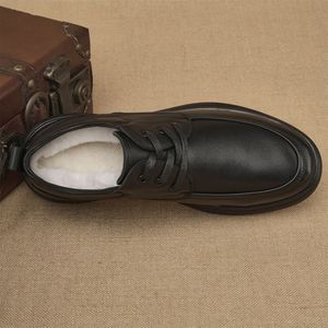 Chaussures habillées en cuir véritable à lacets, bout rond, semelle extérieure en caoutchouc, doublure en peluche isolante, pour l'automne, le bureau et les occasions professionnelles - Product Image 3
