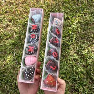 Cajas de Repostería Románticas con 50 Bombones de Chocolate con Fresas, Macarons, Trufas y Galletas - Product Image 5