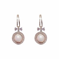 Pendientes de perlas de imitación con lazo de temperamento para mujer, nicho redondo de moda y versátil y pendientes personalizados al por mayor