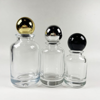 Flacon de parfum en verre de 50 ml au design classique, personnalisable avec impression, pompe pulvérisatrice et bouchon à bille – Vente en gros
