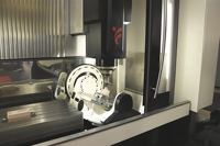 Centre d'usinage vertical CNC 5 axes avec table inclinable, broche BT40, conception à broche unique, fabriqué en Italie, produit en coentreprise