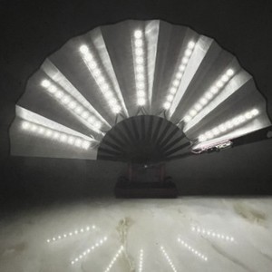 Éventail lumineux LED de 10 pouces pour les clubs, éventail pliable pour l'ambiance des bars, accessoire de boîte de nuit pour les célébrités d'Internet, éventail en soie - Product Image 6