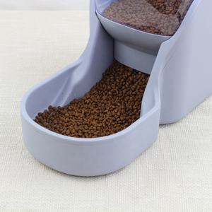 Neuankömmling Umwelt freundliche Auto Feeder Bowl für mittelgroße Katzen Hunde Liebenswerte Plastik flaschen mit großer Kapazität Schwerkraft - Product Image 5