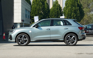 Audi <span class=keywords><strong>Q3</strong></span> FWD SUV Essence <span class=keywords><strong>2023</strong></span> Boîte Automatique Moteur Turbo Conduite à Gauche Émissions Euro VI Taille des pneus R19 Arrière - Product Image 5