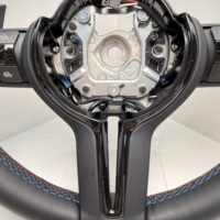 Volant sport M avec insert noir piano pour F10 F20 F30 M3 F80 M4 F82 M2 F87 M5 F90 X3 F25 X5 E70 E71 E90 E92