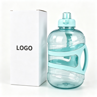 Bouteille d'eau de sport grande capacité anti-fuite pour hommes et femmes, design minimaliste moderne, avec paille, élégante, en plastique, pour usage domestique