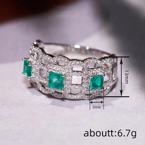 Anello da Donna Stile Palazzo con Design Traforato, Elegante Verde Smeraldo, Accessorio di Lusso per Feste, Regalo - Product Image 4