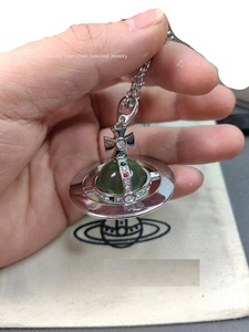 Collar Mother Orb de Alta Gama de 20 mm – Cadena de cuentas de bambú de 80 cm de largo, cadena de suéter colorida con planeta Saturno, estilo llamativo y de gran tamaño - Product Image 2