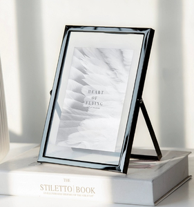 <span class=keywords><strong>Cadre</strong></span> photo en métal personnalisé <span class=keywords><strong>cadre</strong></span> photo <span class=keywords><strong>suspendu</strong></span> noir simple alliage de haute qualité galvanoplastie <span class=keywords><strong>cadre</strong></span> photo de mariage/vacances - Product Image 1