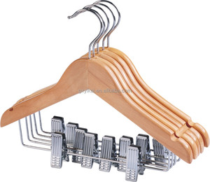 <span class=keywords><strong>Petit</strong></span> <span class=keywords><strong>cintre</strong></span> <span class=keywords><strong>en</strong></span> <span class=keywords><strong>bois</strong></span> naturel pour enfants avec pinces pour vêtements de bébé - Product Image 1