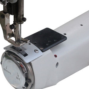 Máquina de <span class=keywords><strong>Coser</strong></span> Industrial de <span class=keywords><strong>Cuero</strong></span> de 4 Cilindros, Clase 4, con Base de Cama, Rueda Grande, Hightex Extra Super Resistente - Product Image 3