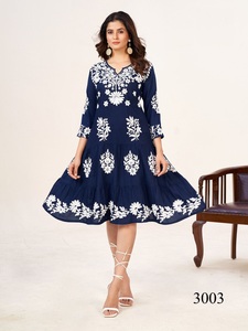 Lakhnavi Work Kurtis pour dames, robes décontractées, Kurtis pakistanais pour femmes au prix de gros, vente en gros - Product Image 4