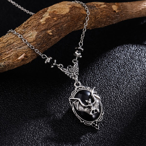 Regalo di natale di Halloween in lega nera Witch Choker Bat collana maglione catena ovale ciondolo collana per <span class=keywords><strong>uomo</strong></span> - Product Image 1