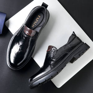 รองเท้าหนังแบบสวมสไตล์ใหม่ - รองเท้าโลฟเฟอร์แบบชิ้นเดียวระดับไฮเอนด์ ทำจากหนังแกะคุณภาพสูง น้ำหนักเบา ระบายอากาศได้ดี เหมาะสำหรับฤดูใบไม้ร่วง สวมใส่สบายๆ สำหรับผู้ชาย - Product Image 4