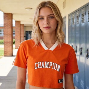 T-shirt court personnalisé avec logo, style baseball, col en V, coupe Champion Y2K, vente en gros, streetwear décontracté pour femmes - Product Image 2