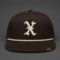 Casquette de baseball personnalisée avec broderie Old English, 5 panneaux, visière incurvée, style Dad Hat, streetwear urbain West Coast, vente en gros, faible MOQ