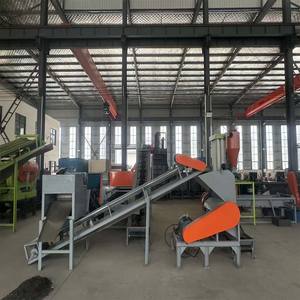 Broyeur professionnel à double arbre pour le recyclage des pneus de voitures et de camions en caoutchouc avec une utilisation facile et une garantie d'un an - Product Image 1