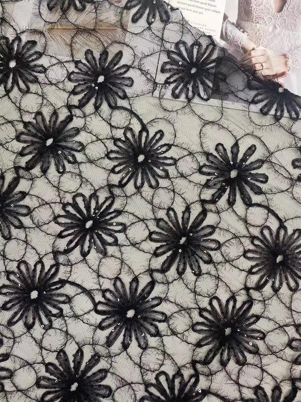 Broderie perle fond noir