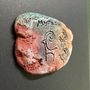 Imán de nevera de cerámica hecho a mano con vórtice eterno, tótem de petroglicofía antigua de Xinjiang, piedra de manifestación de energía mística. - Product Image 5