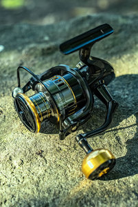 <span class=keywords><strong>Moulinet</strong></span> de pêche spinning et baitcasting entièrement métallique, gaucher, noir et or, résistant à l'eau salée, rapport de transfert 5.2:1, 140g, pour canne à pêche en mer et pêche aux leurres - Product Image 3