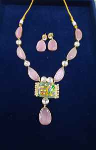 Ensemble de colliers longs en perles fabriqués en Inde, bijoux de mode personnalisés pour mariage indien, provenant d'un fabricant grossiste. - Product Image 4