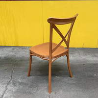 Chaise de salle à manger rustique moderne en plastique à dossier croisé en X pour événements, mariages, fermes, parcs, extérieur, hôtels - Prix abordable - Garantie 3 ans