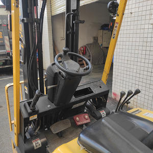 Chariot élévateur électrique Hyster 1,5 tonne, 4 roues, à contrepoids, avec poste de conduite assis, pneus pneumatiques - Product Image 4