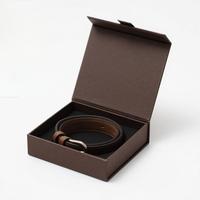 Boîte d'emballage en papier vert personnalisée, fermeture magnétique, logo en relief, carton pliable de luxe avec insert en éponge pour robes