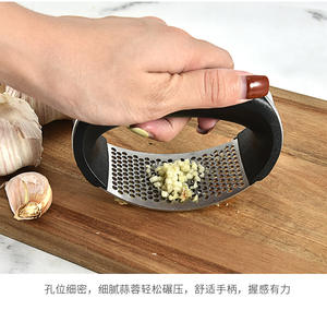 <span class=keywords><strong>Presse</strong></span> à <span class=keywords><strong>ail</strong></span> en acier inoxydable durable pour la maison facile à nettoyer Broyeur à <span class=keywords><strong>ail</strong></span> <span class=keywords><strong>circulaire</strong></span> Accessoires de cuisine Outil de nettoyage à l'<span class=keywords><strong>ail</strong></span> - Product Image 4