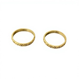 แหวนแต่งงานชุบทองแบบคลาสสิก ดีไซน์ลายสลัก สำหรับทั้งชายและหญิง - Product Image 1