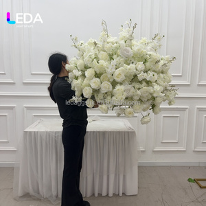 Centro de Mesa Floral LEDA de 80cm con Delphinium y Rosas Elegantes, Hecho a Mano con Flores de Seda, para Bodas, San Valentín, Eventos - Product Image 3