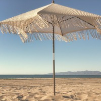 Parasol de jardin en macramé de luxe personnalisé, parasol de plage en bois à franges blanches avec glands pour hôtels et cours