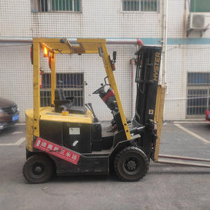 Montacargas Eléctrico Hyster de 1.75 Toneladas, Contrapesado, para Uso en Interiores, con Neumáticos Sólidos y Operación con Asiento - Product Image 3
