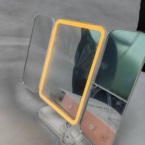 Espejo de Maquillaje LED Plegable de 3 Vías con Pantalla Táctil y Carga USB, Espejo de Vanidad con Iluminación LED - Product Image 6
