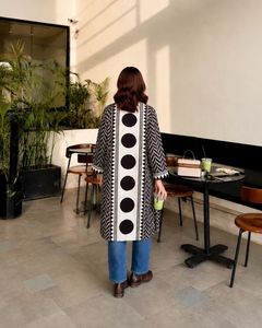Kurta longue en rayonne à imprimé géométrique monochrome, légère et respirante, tenue ethnique élégante et adaptée - Product Image 4