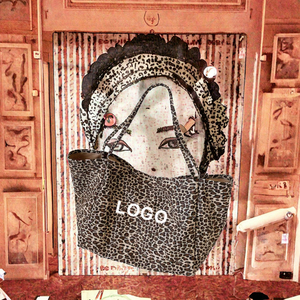 Mode en gros Logo personnalisé grande capacité toile imprimé léopard fourre-tout épaule <span class=keywords><strong>sac</strong></span> à provisions <span class=keywords><strong>fermeture</strong></span> à glissière pour les femmes usage quotidien - Product Image 2