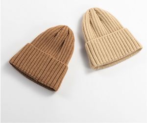 Gorros de Invierno Acrílicos con Parche Personalizado de Marca Privada al por Mayor - Product Image 2