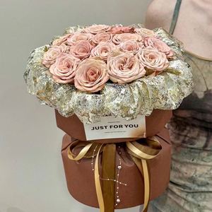 กระดาษห่อลายดอกไม้แบบม้วนเคลือบฟอยล์สีสันสดใส สำหรับห่อของขวัญวันเกิด วันแต่งงาน วันแม่ อุปกรณ์และวัสดุสำหรับร้านดอกไม้ - Product Image 5