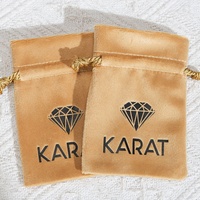 Pochette cadeau à bijoux en velours avec cordon de serrage imprimé de logo personnalisé petite montre de parfum de rouge à lèvres de luxe sac de rangement en velours anti-poussière