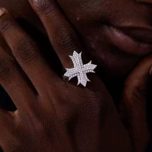 Bagues de luxe tendance en alliage avec fermoir boîte, design croix classique personnalisé, bijoux de fête unisexes, vente en gros, meilleures ventes - Product Image 5