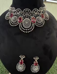 Conjunto de collar de diamantes de lujo en oro de 14K y 18K con diseño de Gargantilla y pendientes a juego - Product Image 5