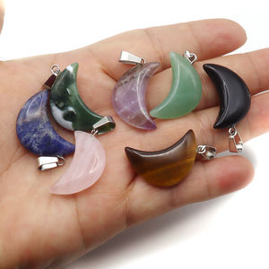 प्राकृतिक पत्थर चक्का रीकी क्वार्ट्ज क्रिस्टल मून पेलेंट आकर्षण ऊर्जा आध्यात्मिक गहने थोक उपहार बनाते हैं - Product Image 1