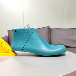 قالب حذاء نسائي أوروبي الطراز بلون الراوند الأصفر، مناسب لأحذية مارتن ذات النعل السميك، موديل W567 عالي الجودة من البلاستيك - Product Image 5