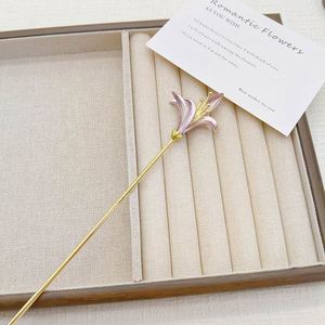 Pasador de Pelo Lirio Morado, Horquilla Floral, Pinza de Pelo Elegante con Flor, Adorno Minimalista para el Cabello de Novia, Joyería para el Pelo de Mujer - Product Image 3