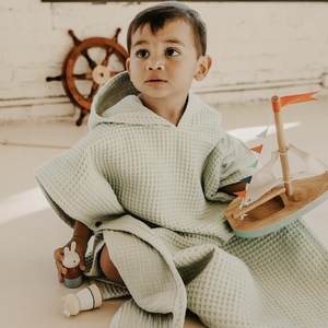 <span class=keywords><strong>Serviette</strong></span> de bain pour enfants en coton biologique gaufré, couleur unie, 55x60cm, légère, douce pour la peau, poncho à capuche pour bébé, serviettes de plage, vente en gros - Product Image 3