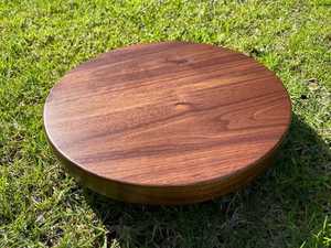 Elegante Tabla de Cortar de Madera Hecha de Madera de Acacia y Mango de Alta Calidad que Ofrece un Corte Duradero y Ecológico - Product Image 4